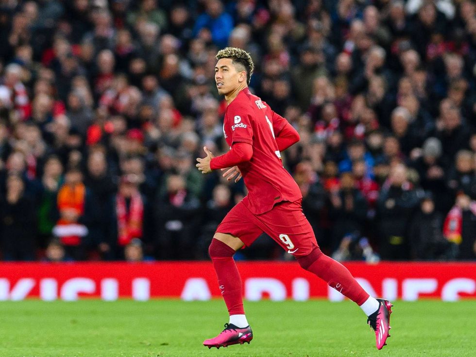 roberto firmino liverpool getting field 797585238