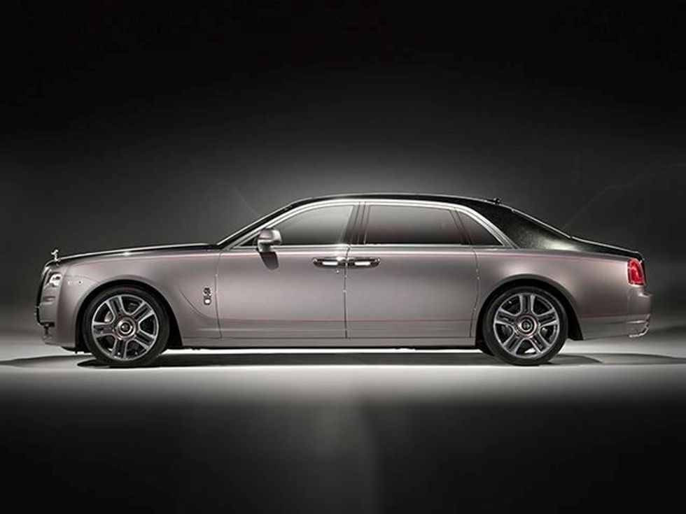 Rolls Royce Ghost e mbuluar me njemije diamante te shtypura foto 2