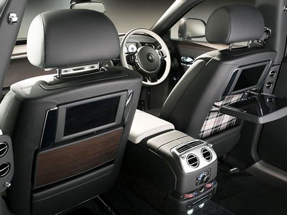 Rolls Royce Ghost e mbuluar me njemije diamante te shtypura foto 3