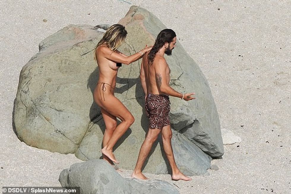 Romanca mes alumit të Project Runway dhe kitaristit të Tokio Hotel tërhoqi për herë të parë vëmendjen e publikut në mars 2018, kur ata u panë duke ndarë një puthje pasionante ndërsa po largoheshin nga një festë e nisjes së Lorraine Schwartz, të lidhur krah për krah.