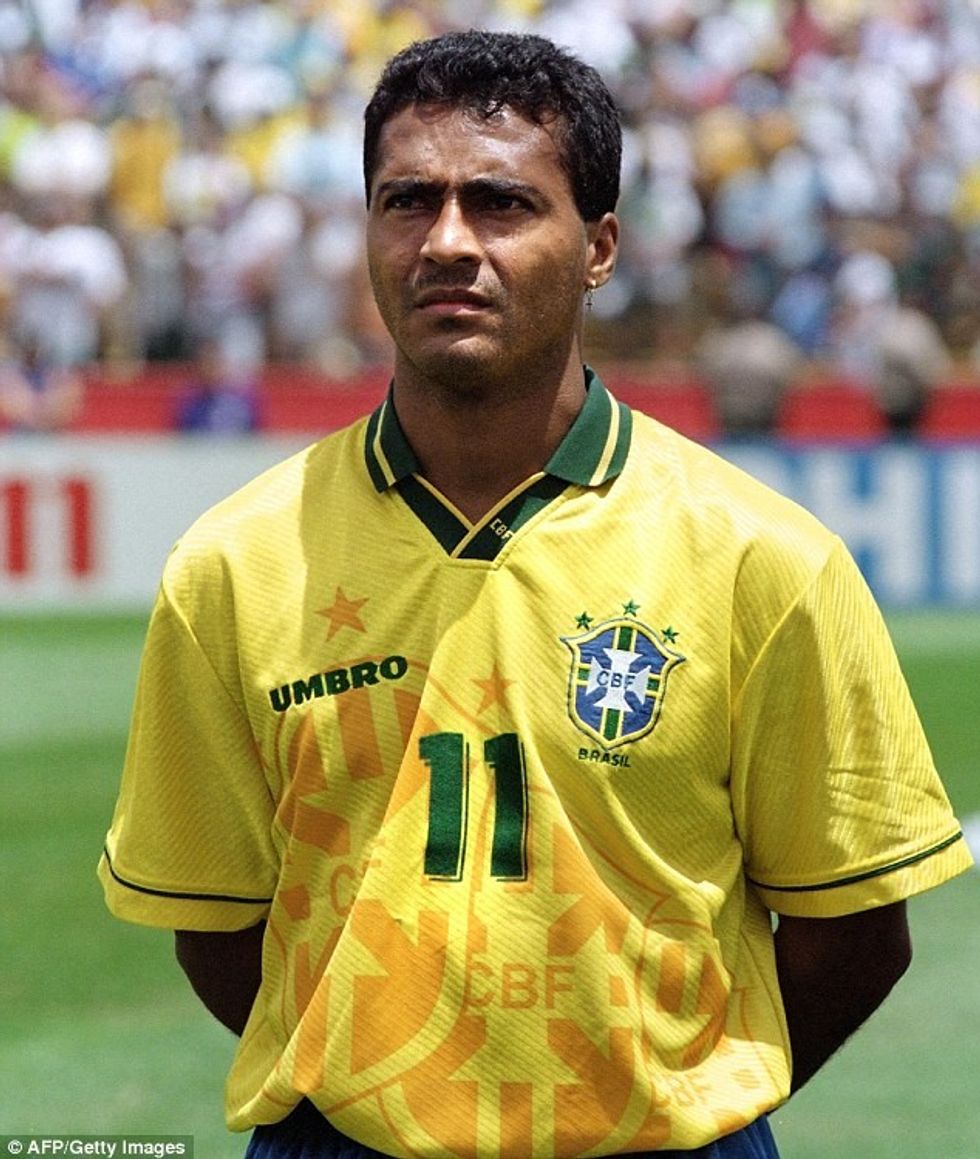 Romario rreshtohet për Brazilin duke veshur fanellën me numrin 11 gjatë Kupës së Botës 1994