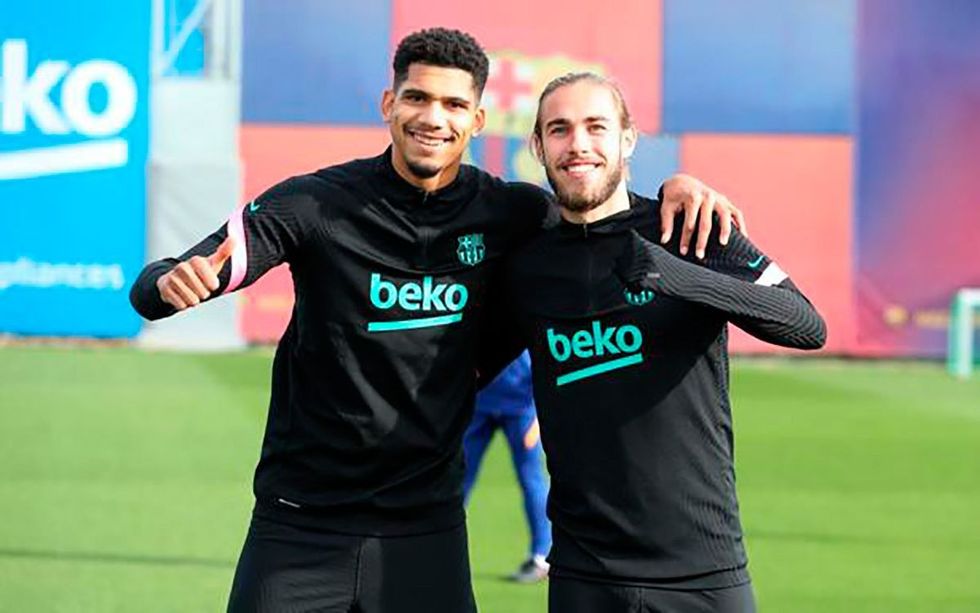 ronald araujo y oscar mingueza fc barcelona