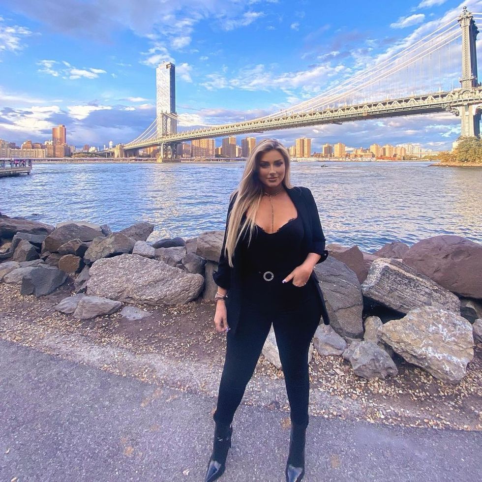 ronelahajatiofficial 246714655 192148609621416 273808331483339538 n