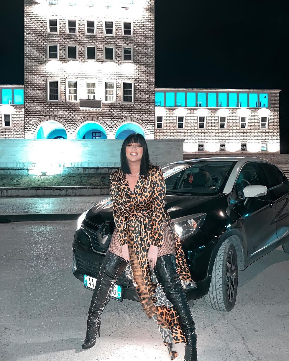 ronelahajatiofficial 273844710 5671638179517981 7458781932279499619 n