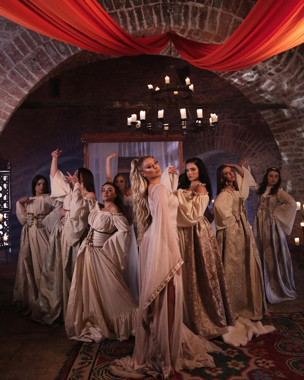 ronelahajatiofficial 274310574 161299966227667 4205107781890034716 n 1