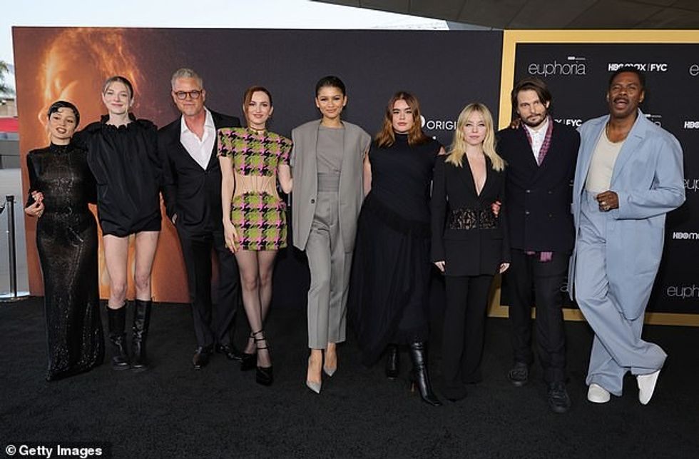 Rrjeti ka mbyllur pretendimet e fundit se seriali dramatik i suksesshëm ¿ i cili luan yje si Zendaya, Maude Apatow, Jacob Elordi dhe Sydney Sweeney ¿ mund të anulohet; kasti i plotë i parë në prill 2022