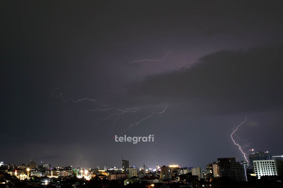 Rrufete vetetimat ne Prishtine foto Ridvan Slivova 9