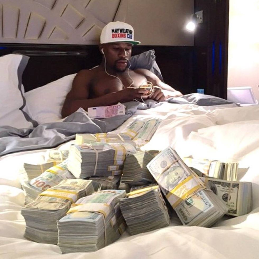 rs 140926093252 600.Ffloyd Mayweather In Bed With Money.jl .092614 copy