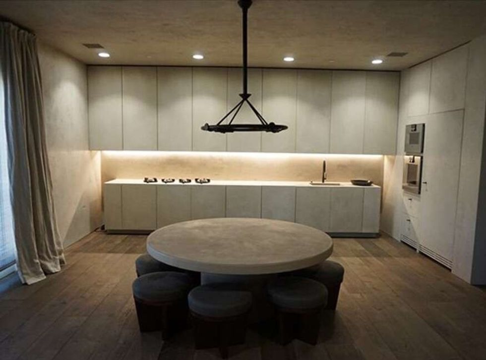 rs 191112151200 1024 kim kardashian kanye west condo.cl .111219