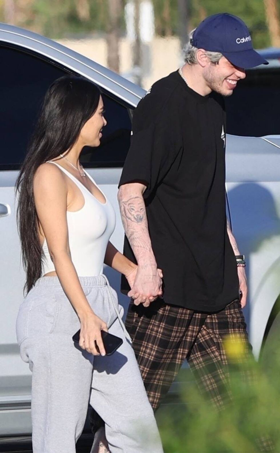 rs 211120124939 634 kim kardashian pete davidson holding hands