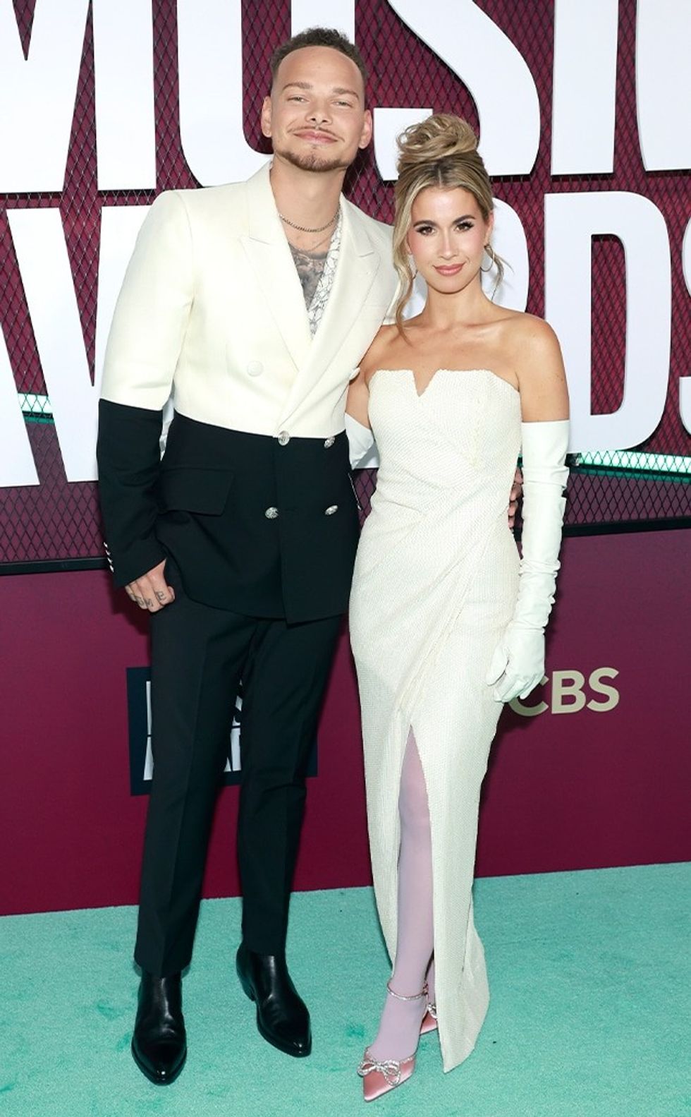 rs 230402154720 Kane Brown L and Katelyn Jae Brown