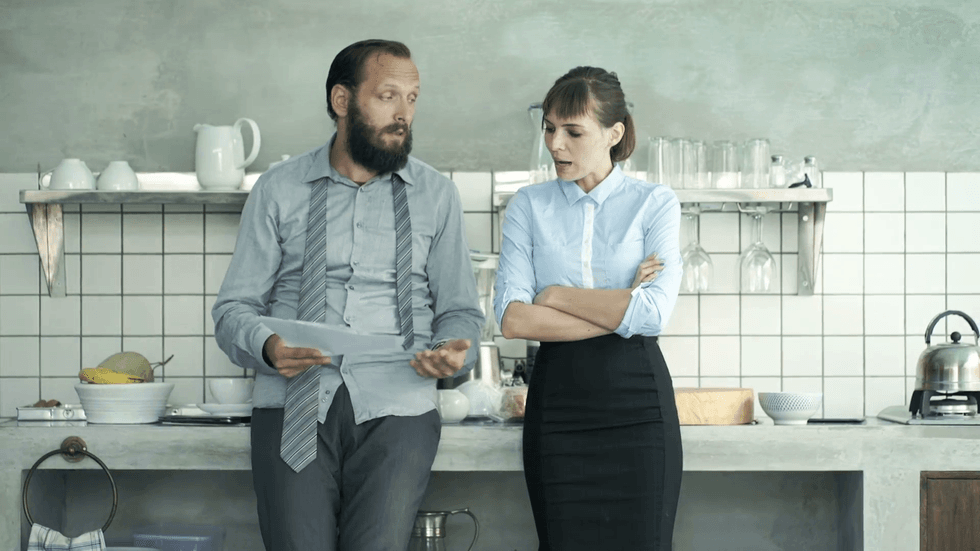sad overwhelmed business couple reading documents bills in kitchen at home bsgkguujn F0000