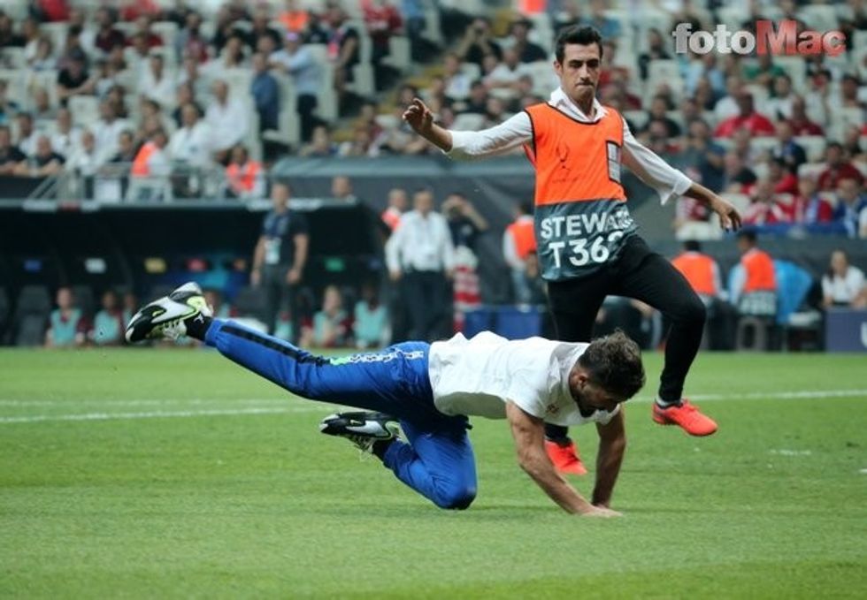 sahaya giren youtubera tepki cig gibi buyudu 1565851767149