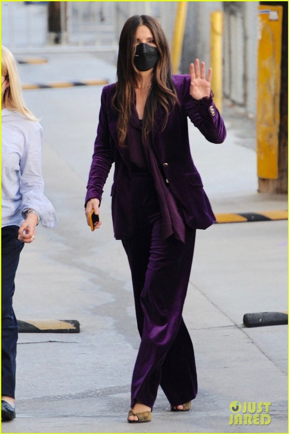 sandra bullock purple suit jkl appearance 03