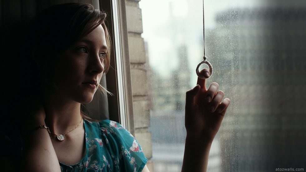 saoirse ronan alone girl 6y67