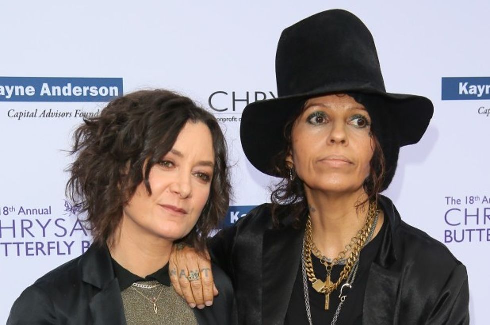 sara gilbert linda perry 1