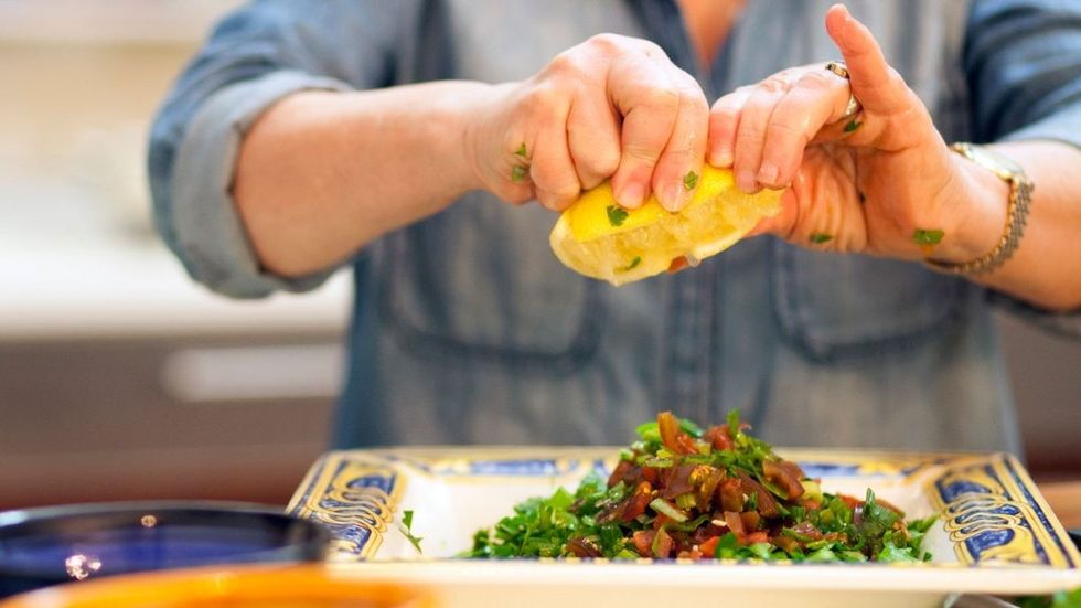 Sara Prezman squeezing lemon juice to
