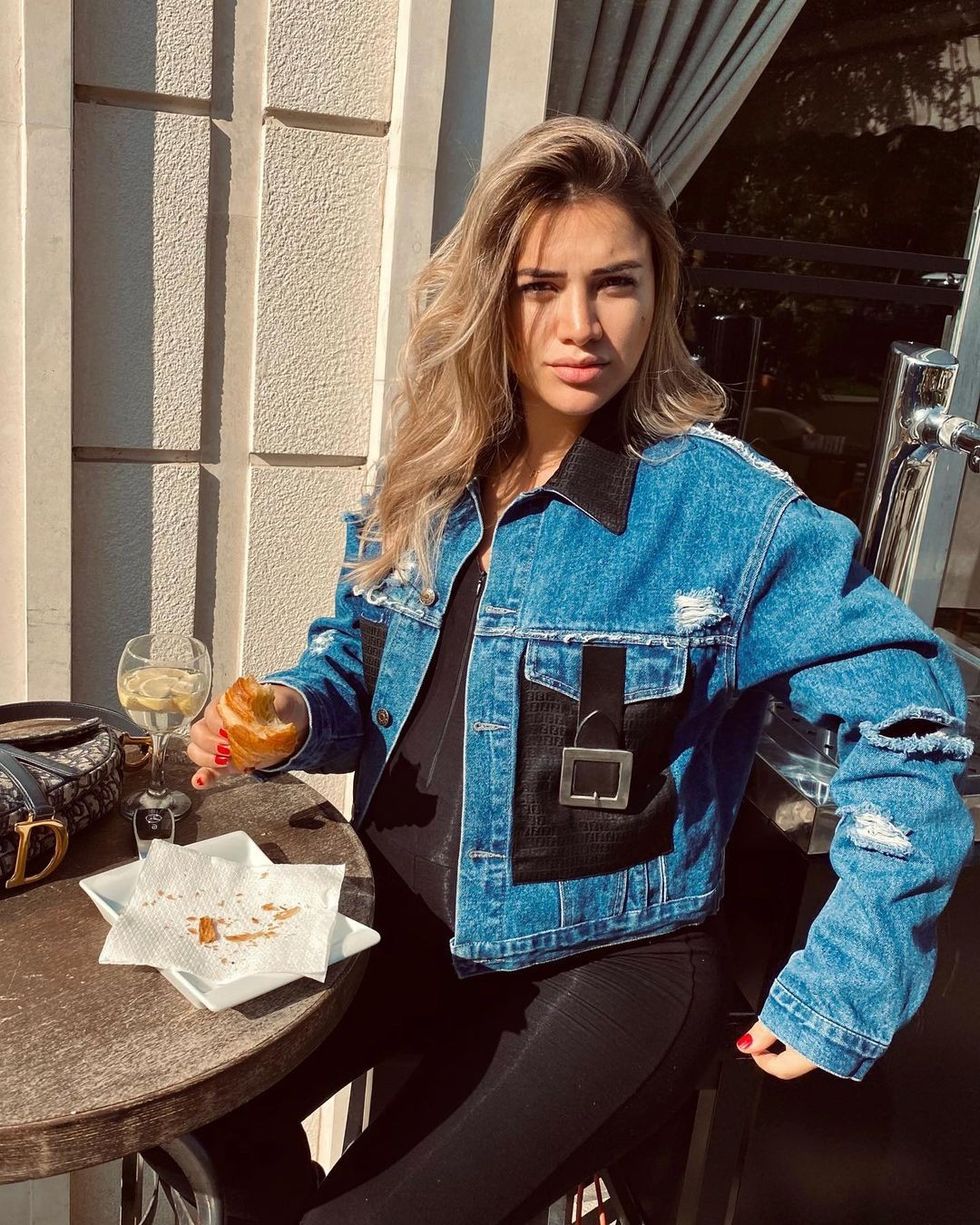 sarahoxha 126530693 118728899897200 1933896473599230326 n