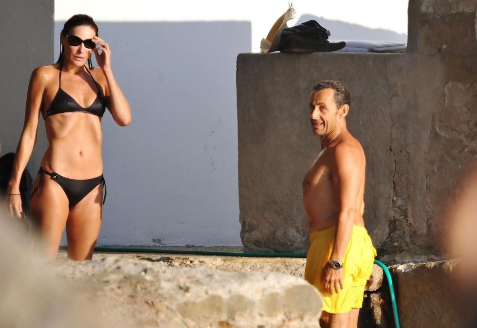 SarkozySwimsBuUZ9obtWabx