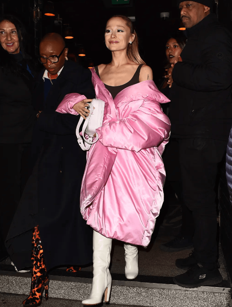 Ariana Grande 2025 Vs 2016 Oreille | TikTok, image size:800x1057