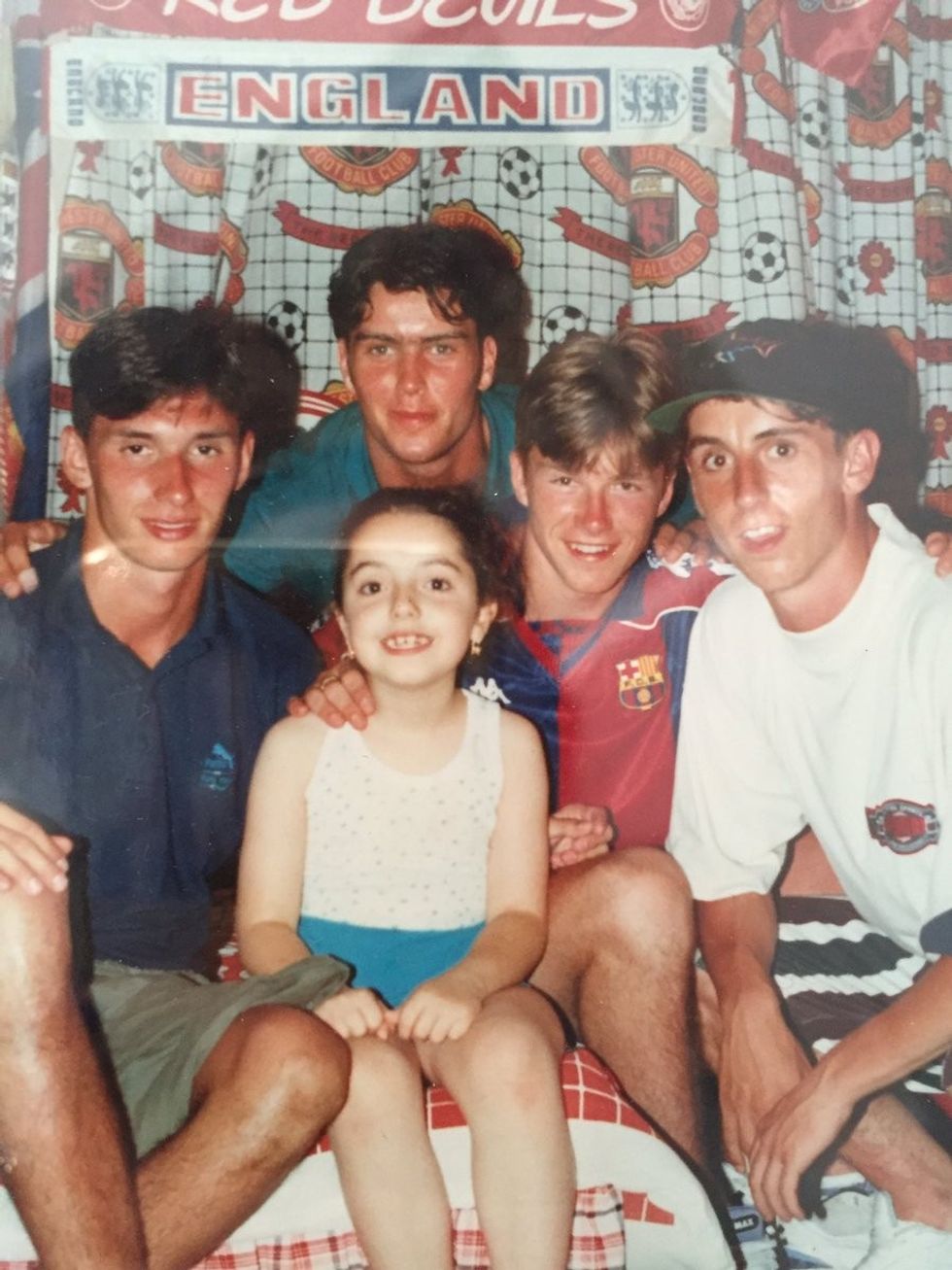 Së bashku me Beckhamin në fotografi është edhe Gary Neville.