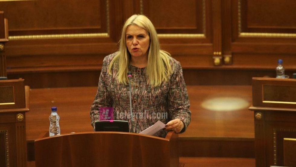 Seanca e jashtezakonshme debat per taksen Time Kadrijaj foto Ridvan Slivova 80 e1619451679969 1