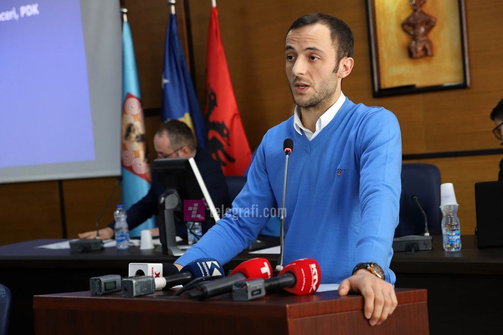 seanca e jashtezakonshme e Kuvendit Komunal te Prishtines per Badovcin foto Ridvan Slivova 6