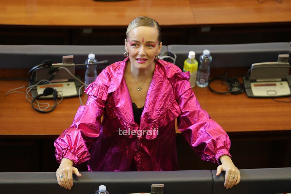 Seanca e Kuvendit Adriana Matoshi muaji i ndergjegjesimit kunder kancerit foto Ridvan Slivova 4