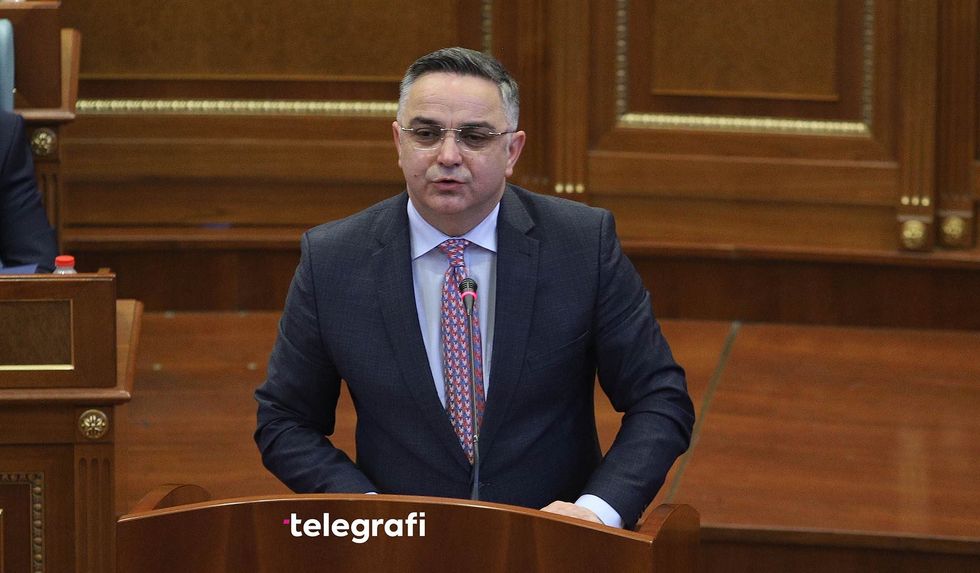 Seanca e Kuvendit Besnik Tahiri foto Ridvan Slivova 74 e1683206886440