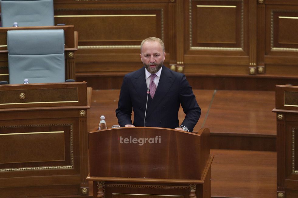 Seanca e Kuvendit per bisedat Mimoza Kusari me Milan Radojiciqin Abelard Tahiri foto Ridvan Slivova 11