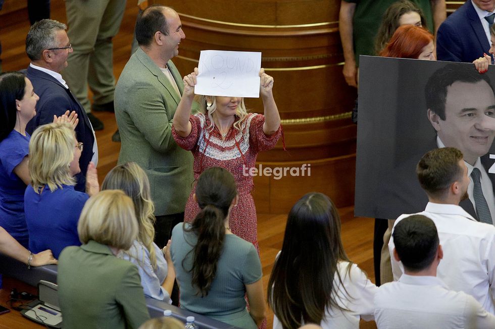 Seanca e Kuvendit Perleshja fizike ne Parlamentin e Kosoves foto Ridvan Slivova 187