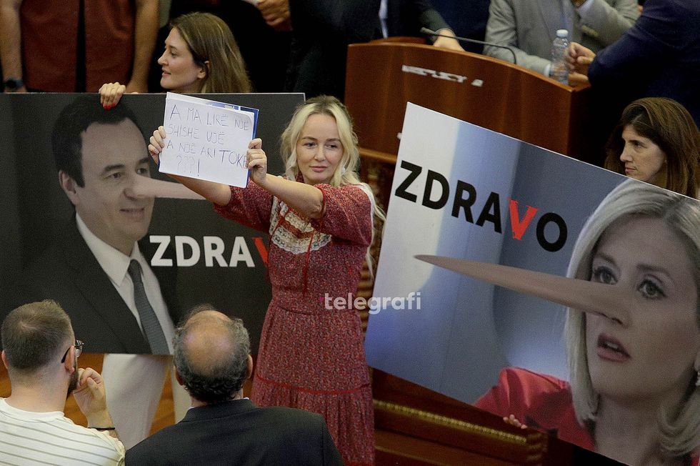 Seanca e Kuvendit Perleshja fizike ne Parlamentin e Kosoves foto Ridvan Slivova 189