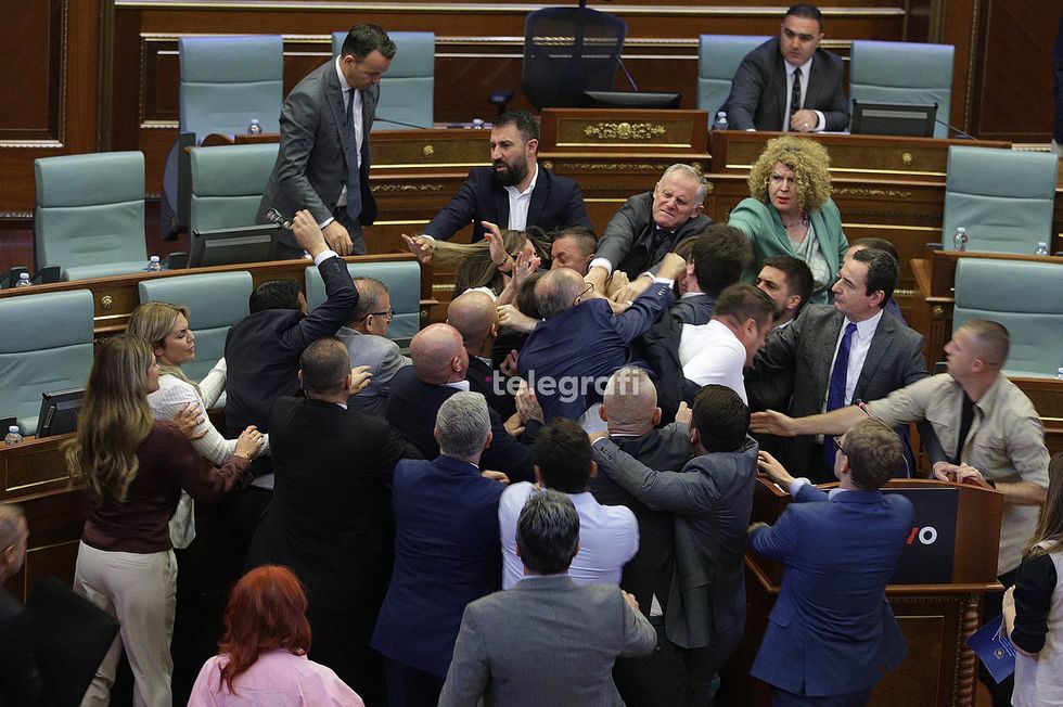 Seanca e Kuvendit Perleshja fizike ne Parlamentin e Kosoves foto Ridvan Slivova 65