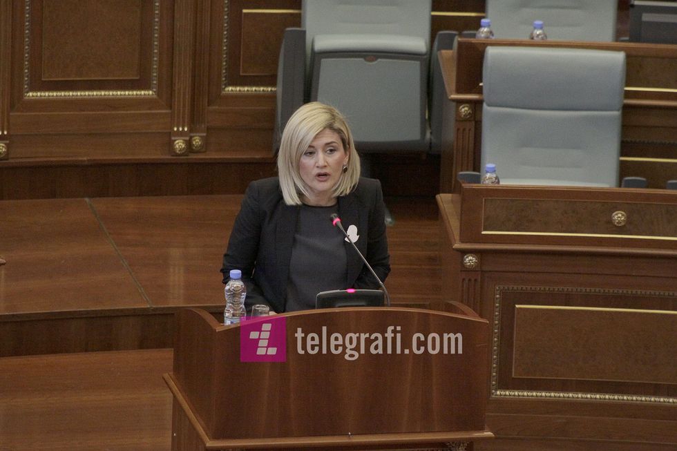 seanca e kuvendit rezoluta per zhbllokimin e KQZ se Mimoza Kusari lila foto Ridvan Slivova 17