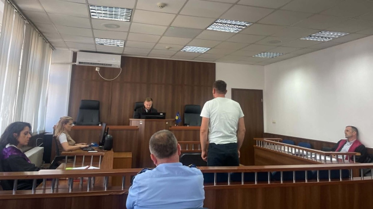 Dosja e Prokurorisë: Nga fotot te mijëra euro - si dyshohet se u shantazhua e reja për më shumë se një vit