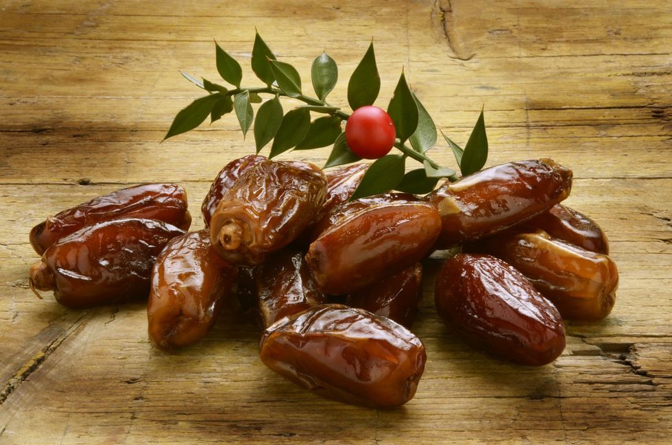 see what happens to your body when you eat 3 dates daily1