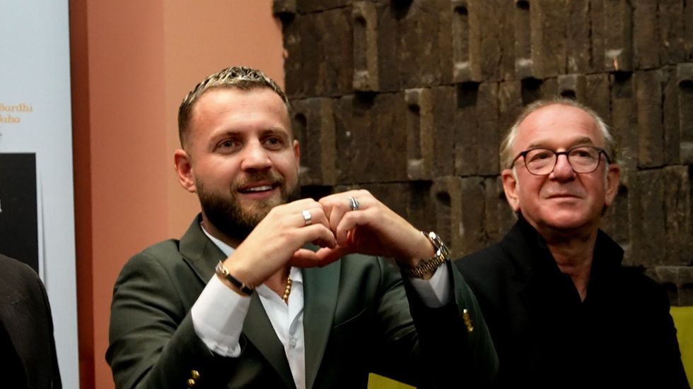 Sequence 03.00 46 06 10.Still031