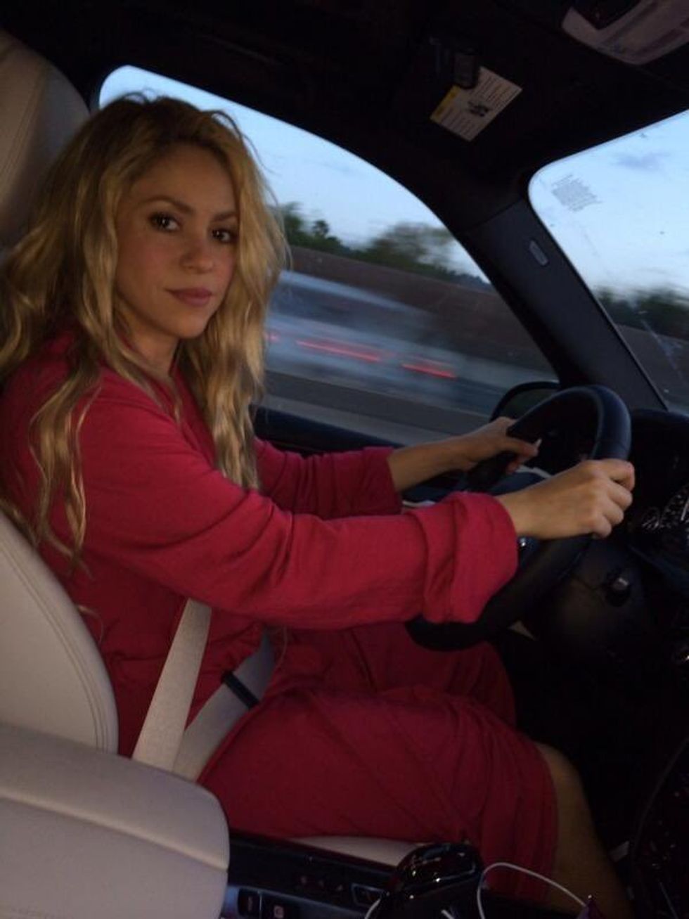 shakira driving car 811340825