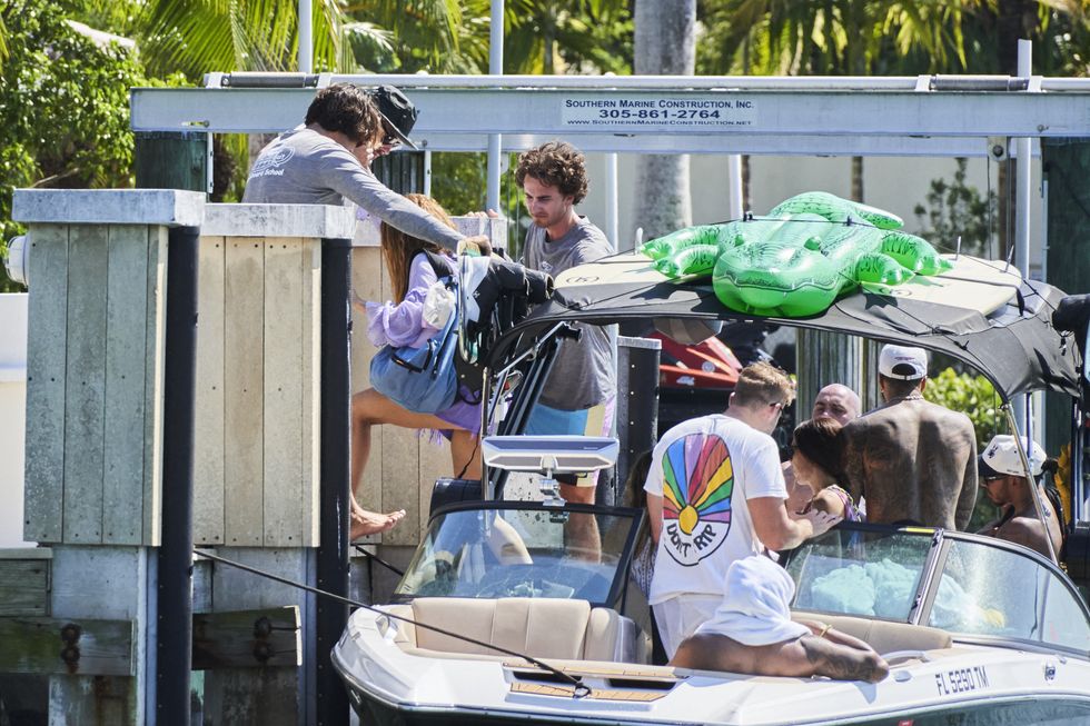 shakira enjoys barefoot trip boatload 816502672