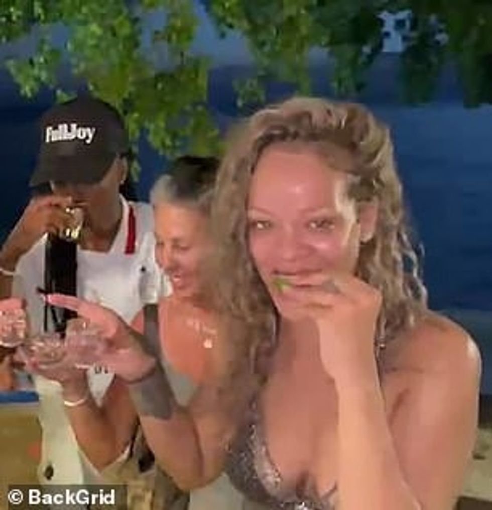 Shën Mhe jobichael, vendas i Barbados pyeti nëse banakieri mund të bëjë një gotë tekila në t