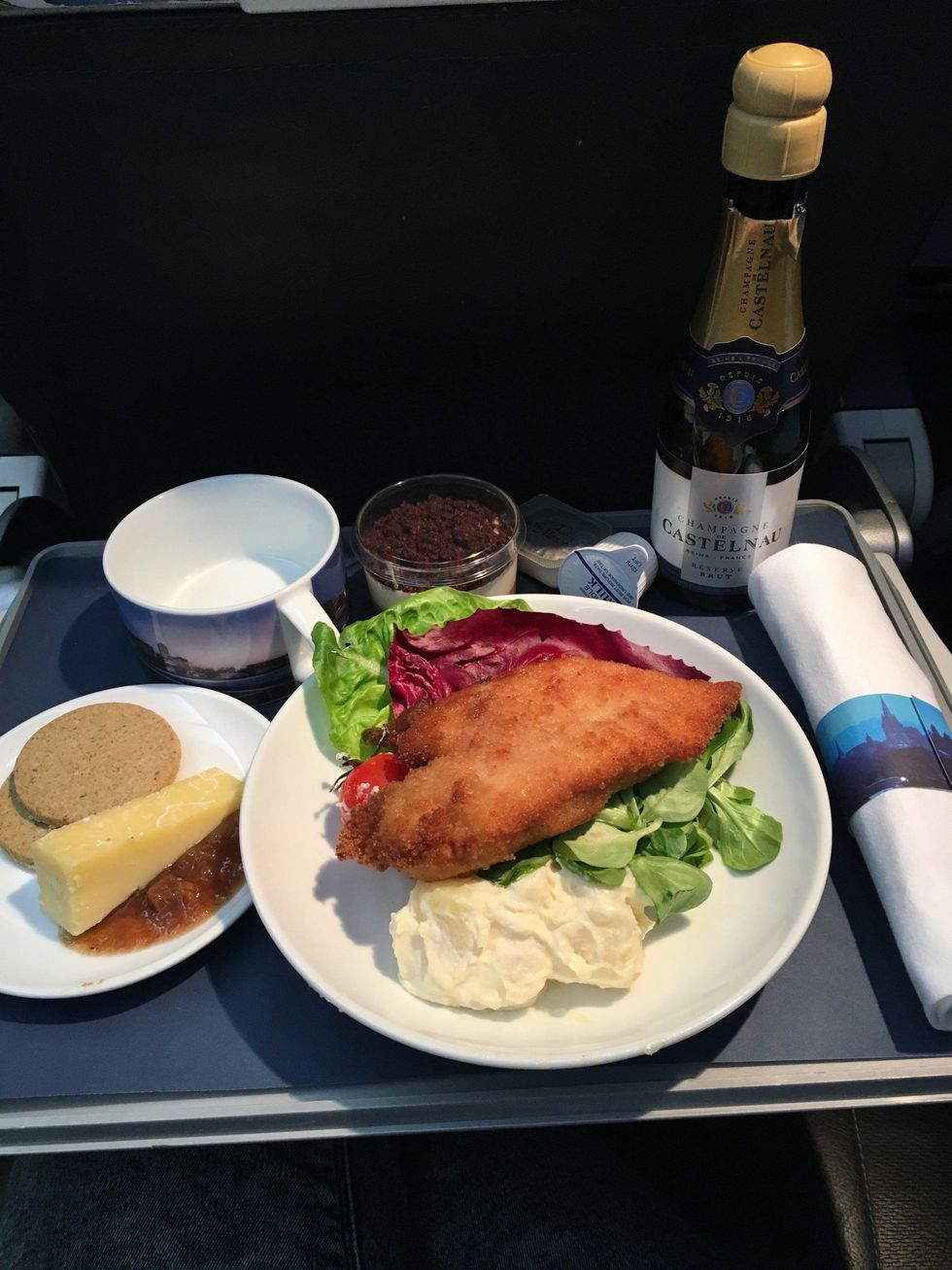 Shijuan fluturim luksoz pasi ishin te vetme ne aeroplan foto 2