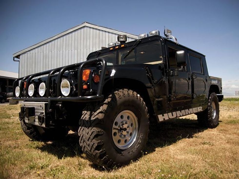 Shitet Hummer qe i përkiste këngëtarit të famshëm foto 2