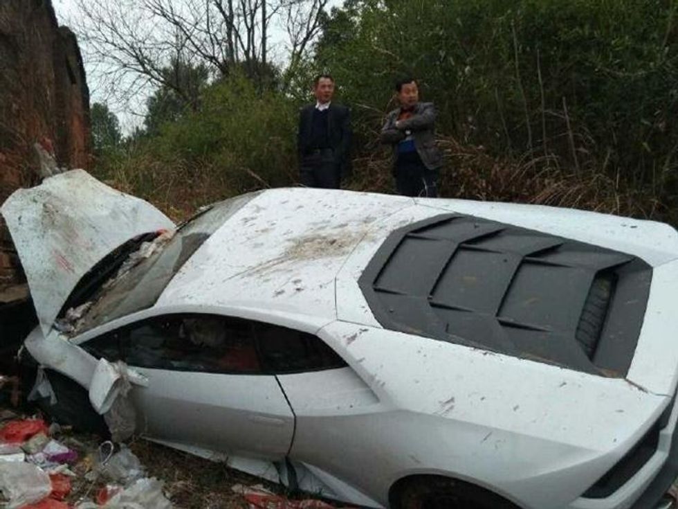 Shkaku i përplasjes Lamborghini Huracane përfundon në mbeturina foto 2