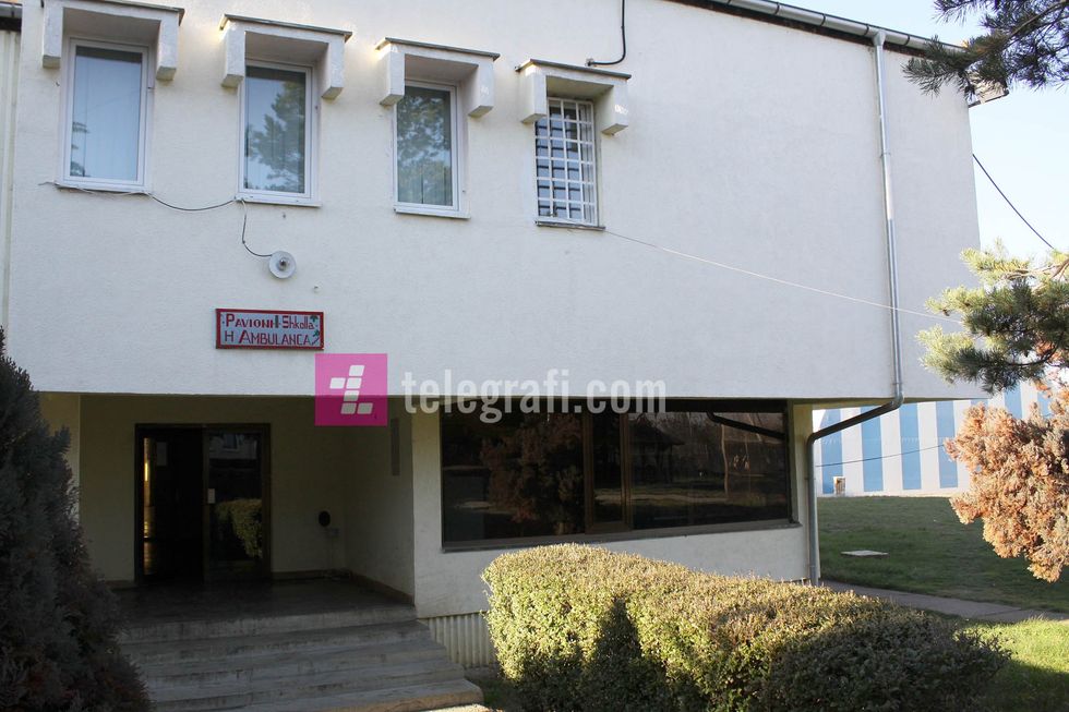 shkolla dhe ambulanta e burgut te Lypjani foto ridvan slivova