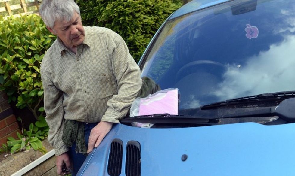 Shkroi letër pajtimi për të bijën por e vendosi ne veturen e huaj foto 2