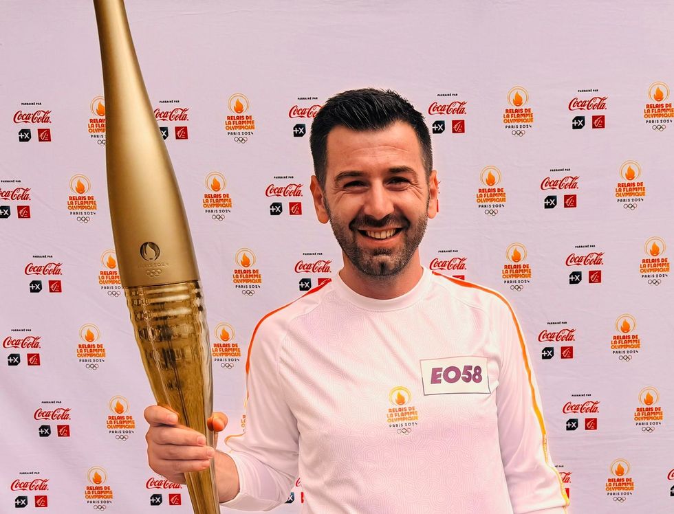 Shkumbin Mucolli flaka olimpike paris