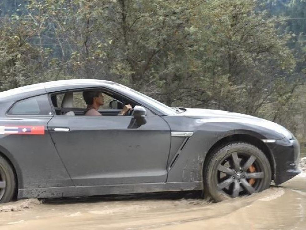 shoferi-perpiqet-ta-pushtoje-malin-everest-duke-vozitur-nissan-gt-foto-3