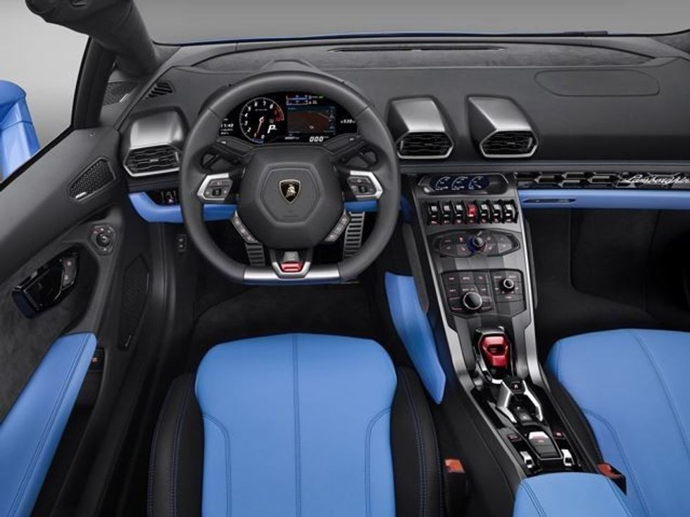 Shoferja që mori me qira një Lamborghini iku nga shteti dhe u zhduk foto 4