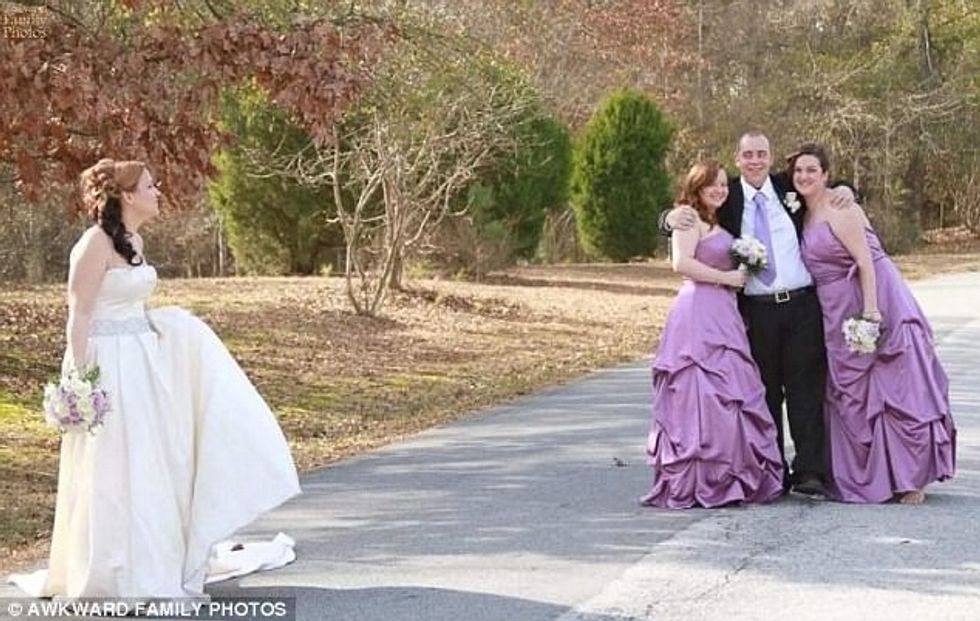 Shoqërueset e nuses me veshje dhe paraqitje të pazakontë foto 5