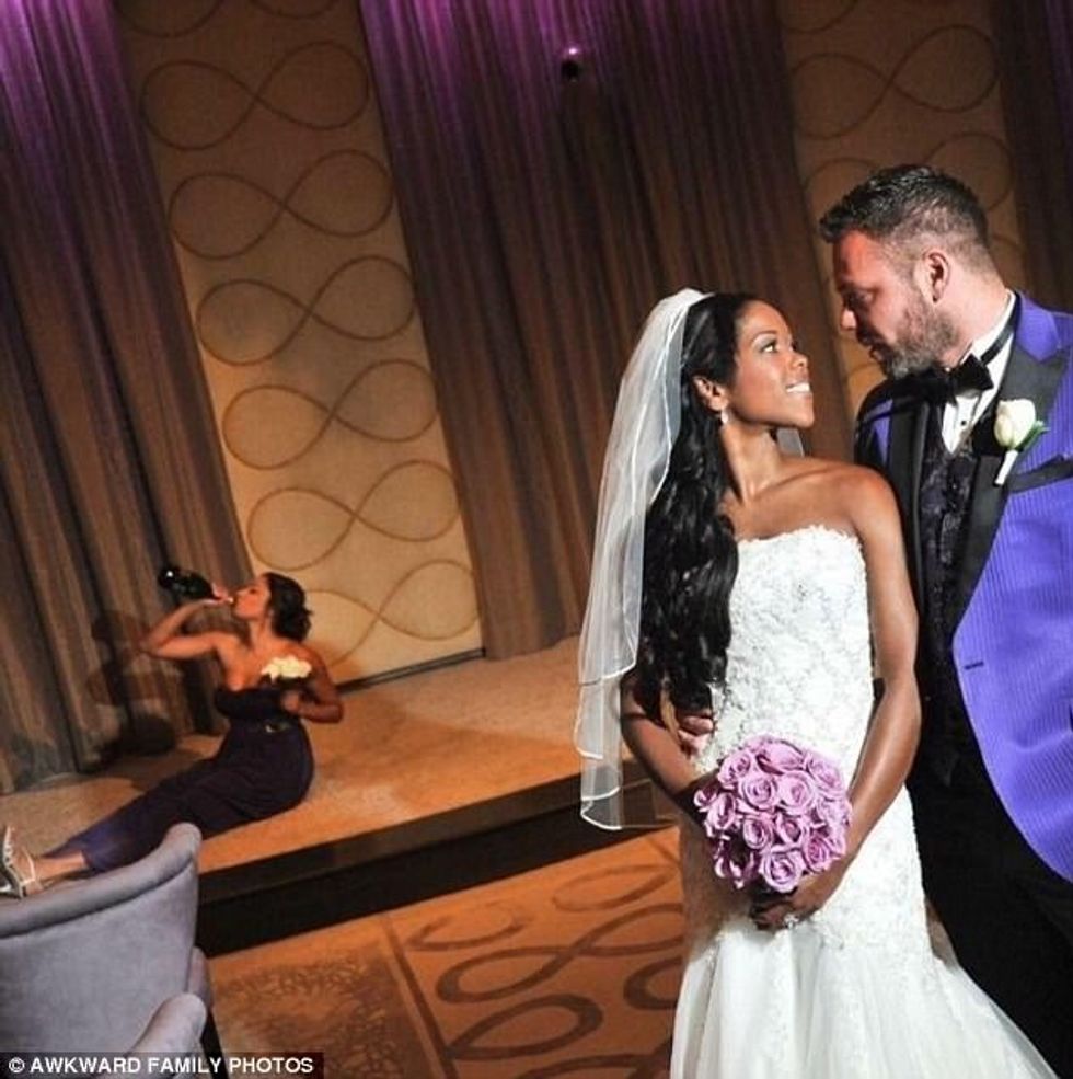 Shoqërueset e nuses me veshje dhe paraqitje të pazakontë foto 6